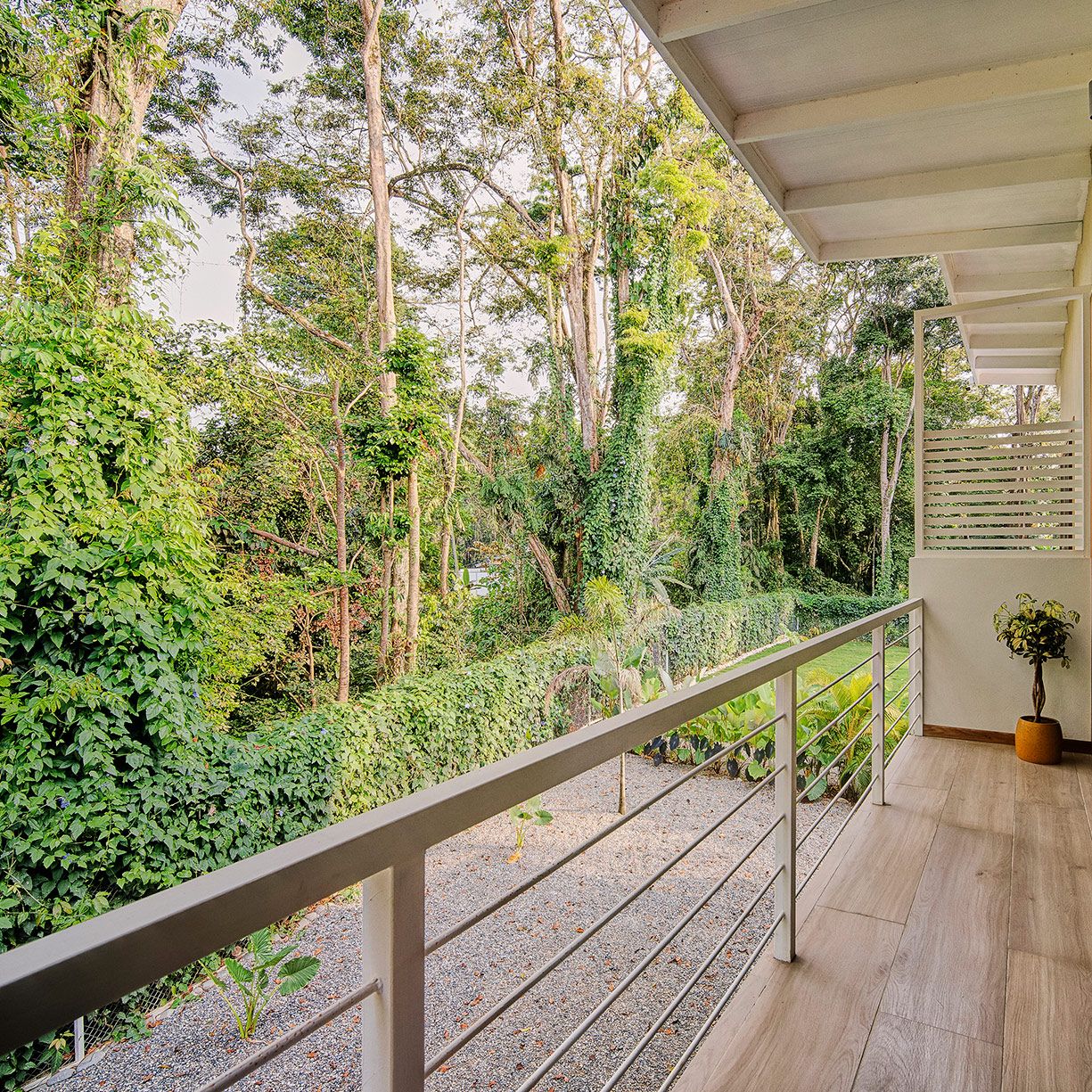 Balcón del apartamento Sarai con vistas al jardín y a la naturaleza